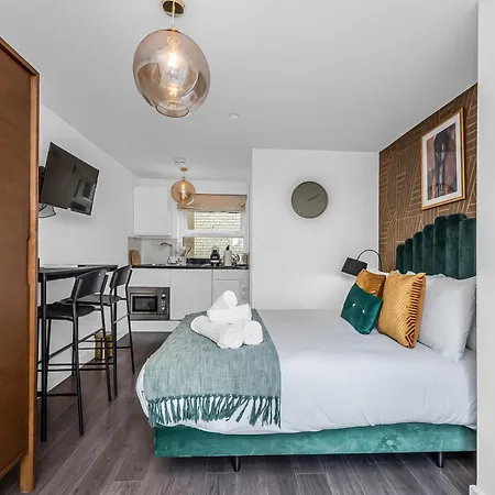 Urban Elegance Luxury Living With Kitchenette Apartment London Exterior photo