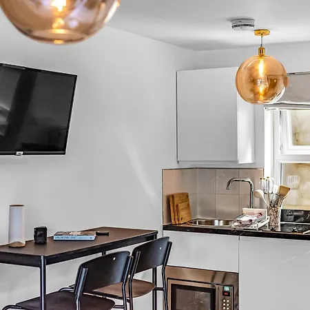 Urban Elegance Luxury Living With Kitchenette Apartment London Exterior photo