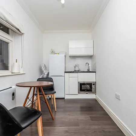 Urban Elegance Luxury Living With Kitchenette Apartment London Exterior photo