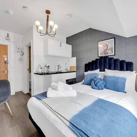 Urban Elegance Luxury Living With Kitchenette Apartment London Exterior photo
