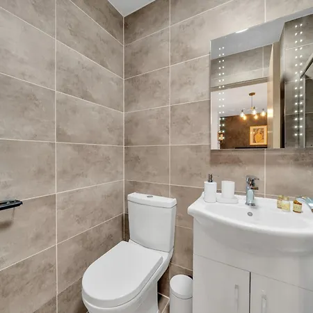 Urban Elegance Luxury Living With Kitchenette Apartment London Exterior photo