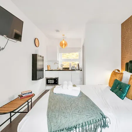 Urban Elegance Luxury Living With Kitchenette Apartment London Exterior photo