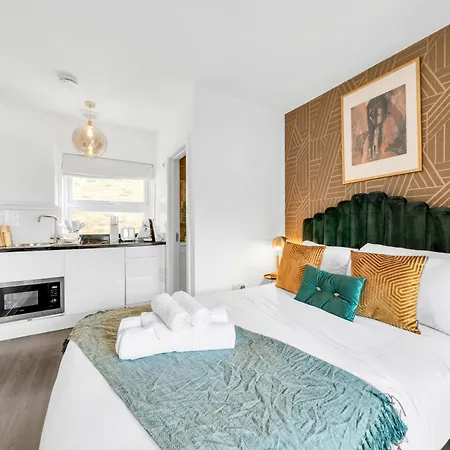 Urban Elegance Luxury Living With Kitchenette Apartment London Exterior photo