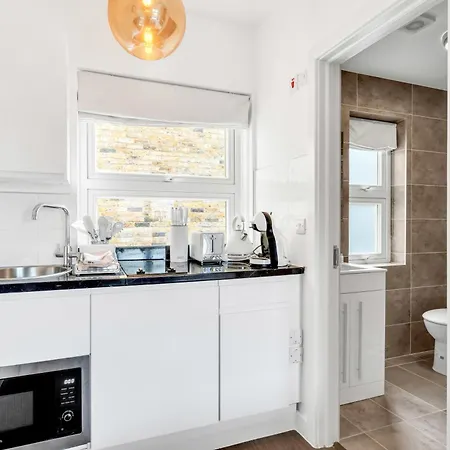 Urban Elegance Luxury Living With Kitchenette Apartment London Exterior photo