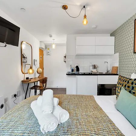 Urban Elegance Luxury Living With Kitchenette Apartment London Exterior photo