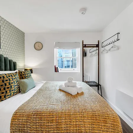 Urban Elegance Luxury Living With Kitchenette Apartment London Exterior photo