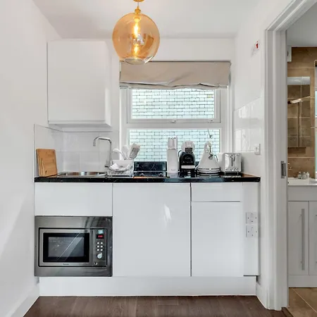 Urban Elegance Luxury Living With Kitchenette Apartment London Exterior photo
