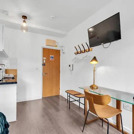 Urban Elegance Luxury Living With Kitchenette Apartment London Exterior photo
