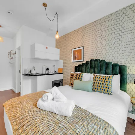 Urban Elegance Luxury Living With Kitchenette Apartment London Exterior photo