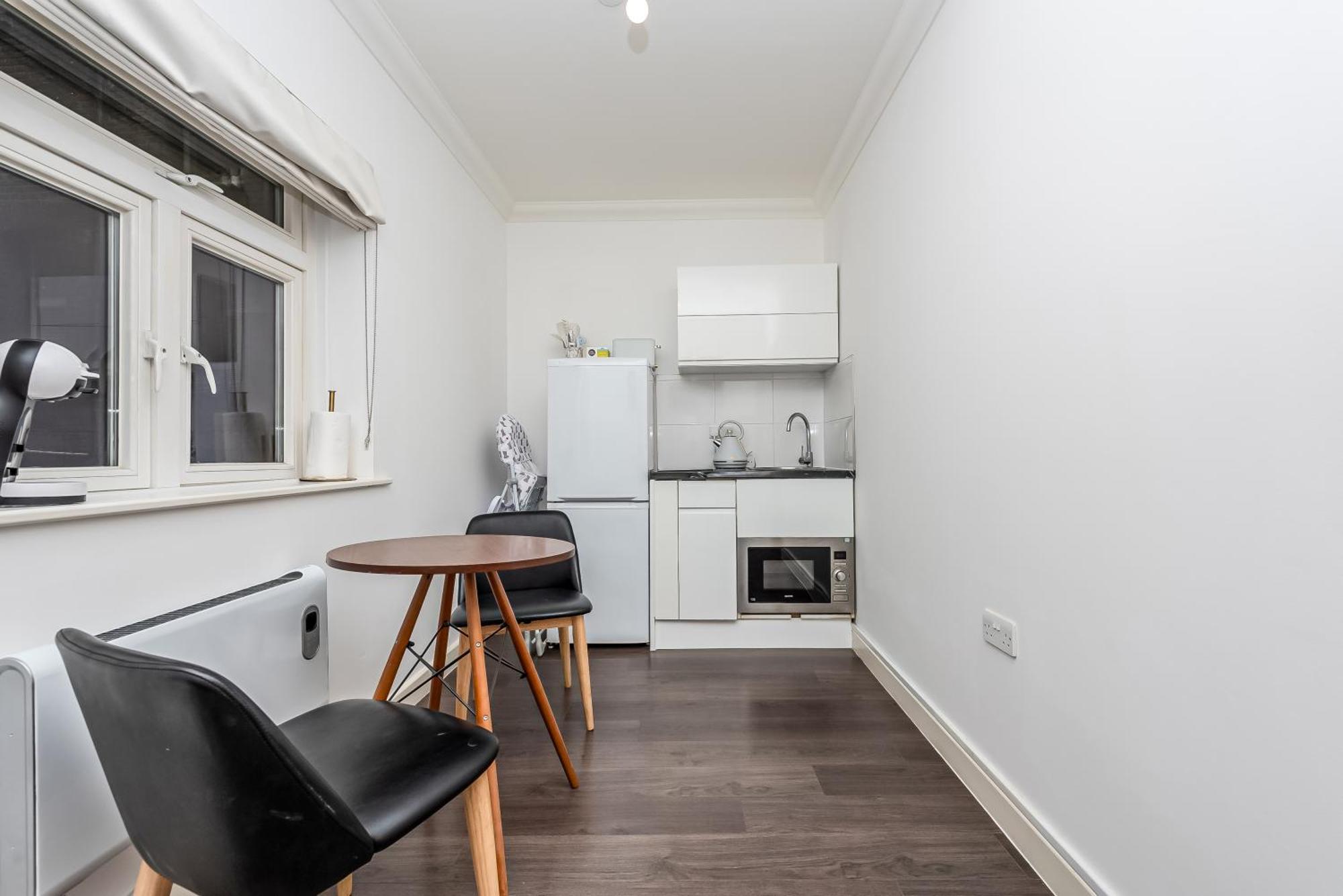 Urban Elegance Luxury Living With Kitchenette * London
