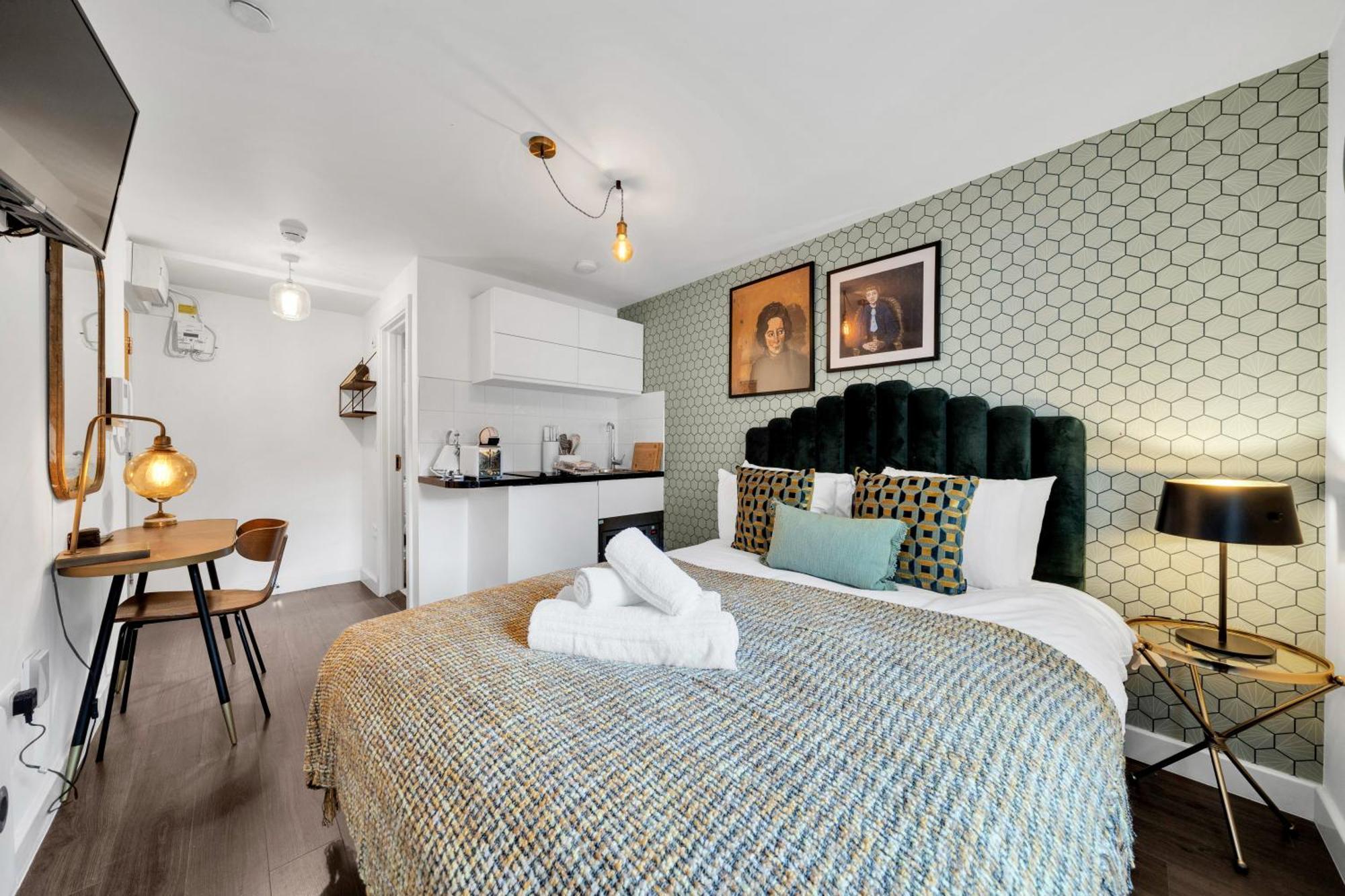Apartment Urban Elegance Luxury Living With Kitchenette