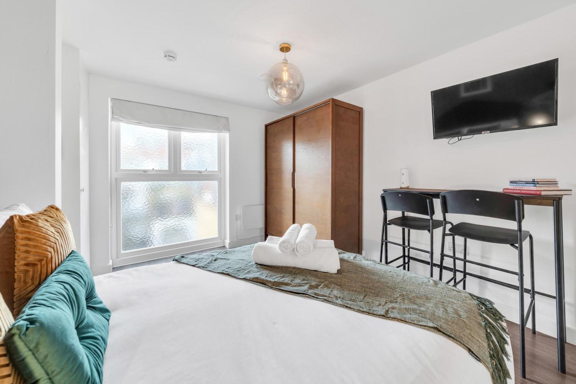 Apartment Urban Elegance Luxury Living With Kitchenette *