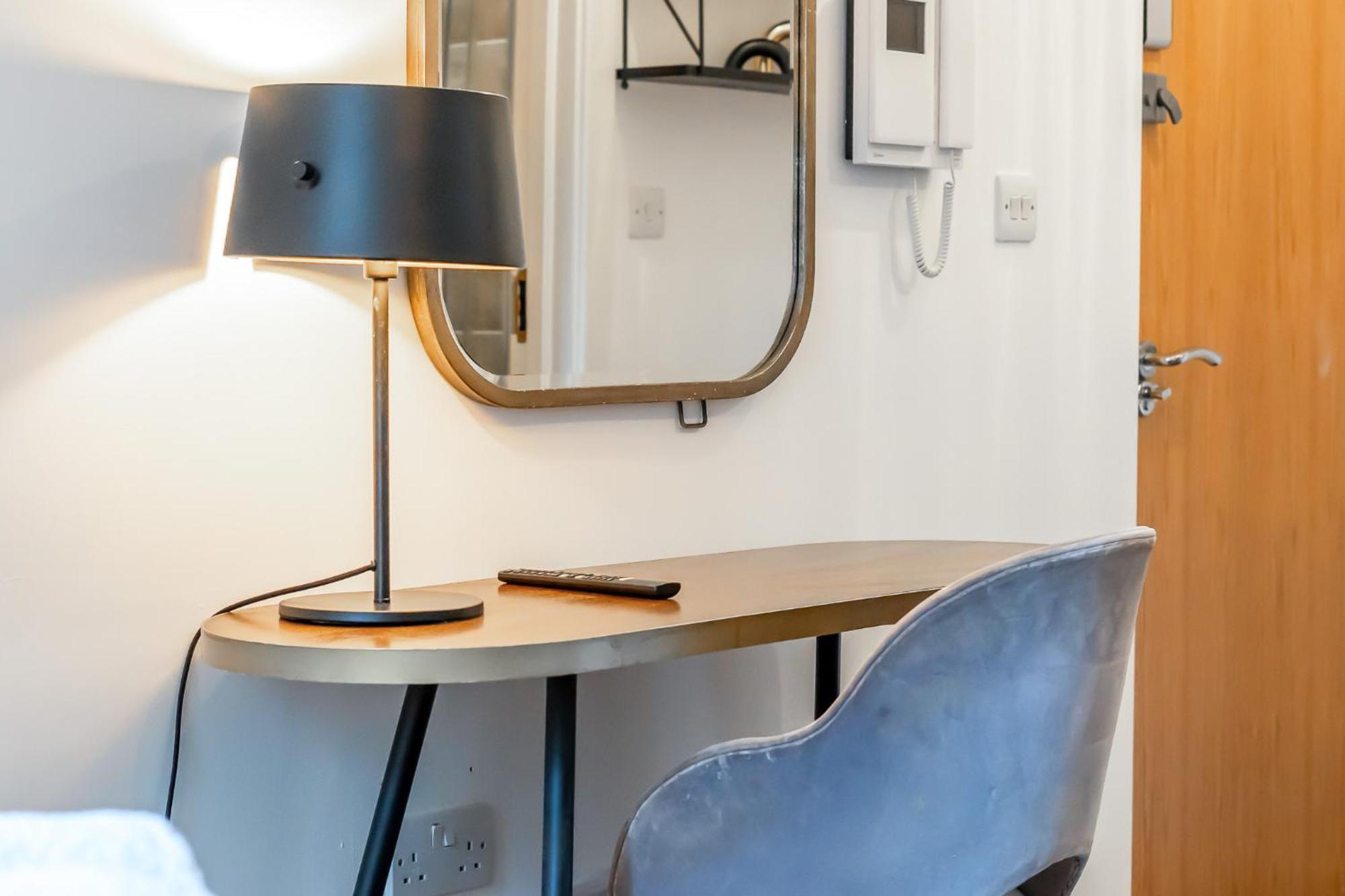Urban Elegance Luxury Living With Kitchenette London