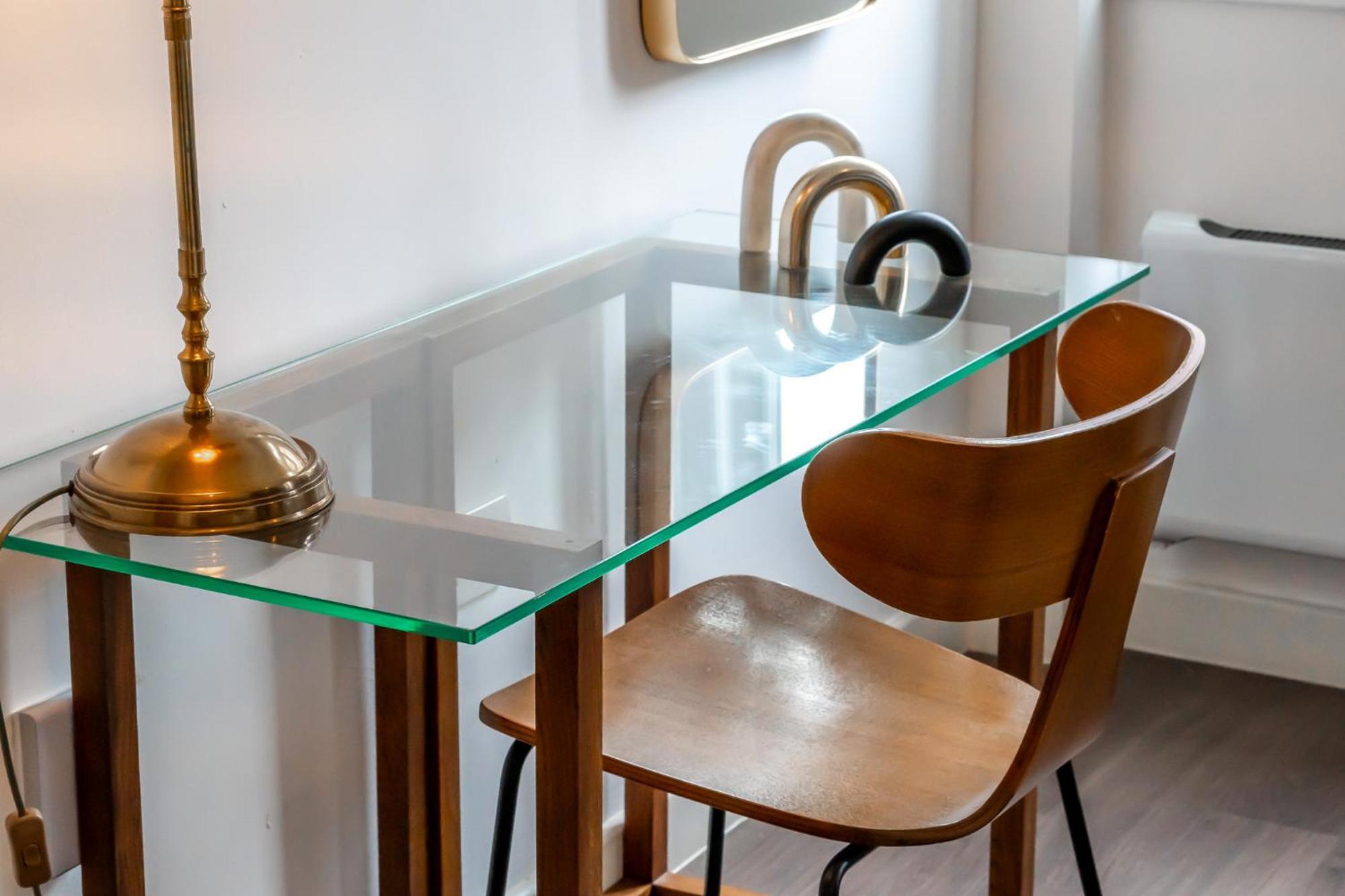 Urban Elegance Luxury Living With Kitchenette Apartment London