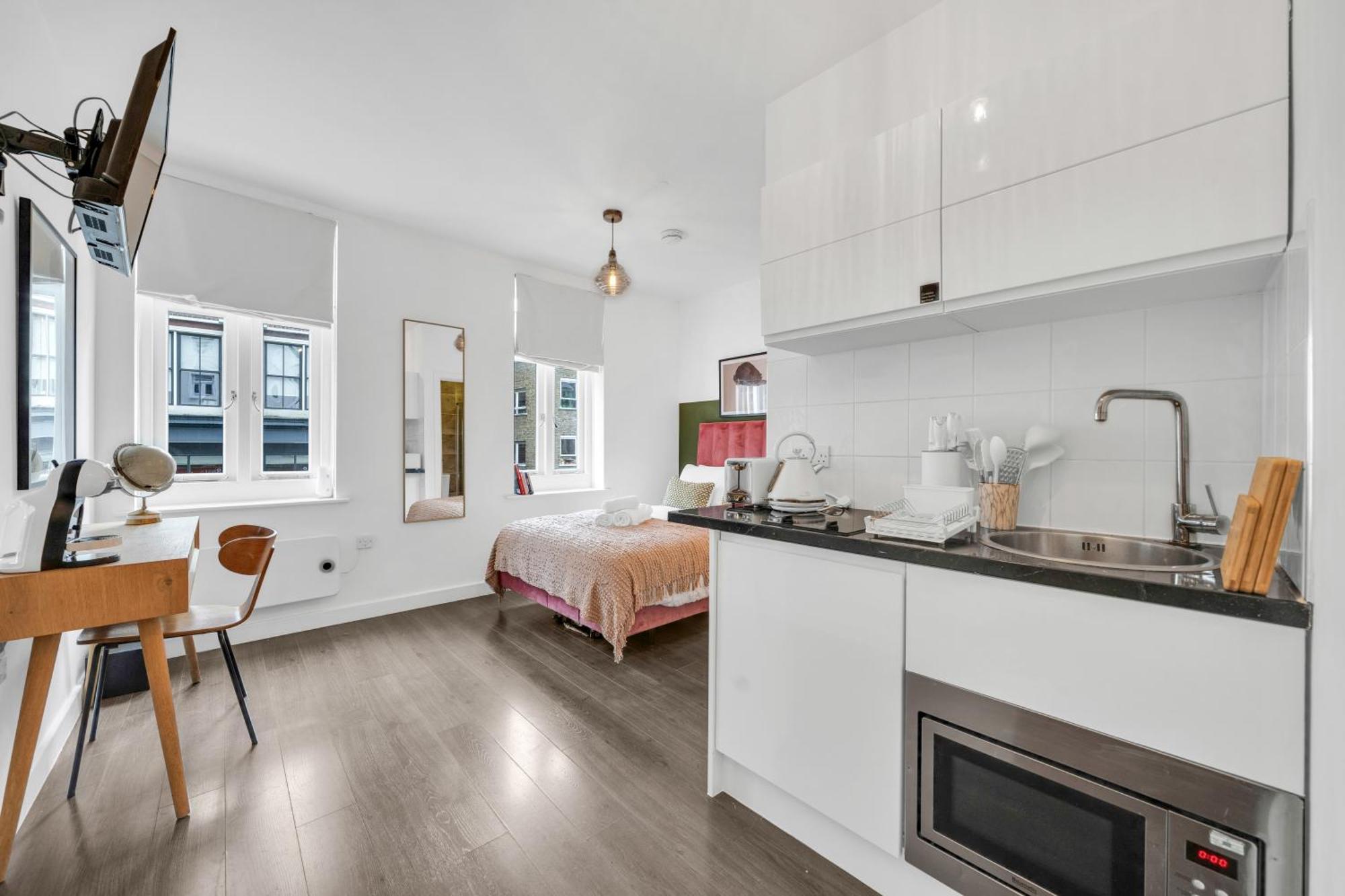 Urban Elegance Luxury Living With Kitchenette *